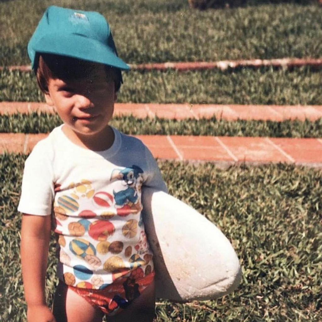 1987 - Guilherme e sua primeira prancha de surfe